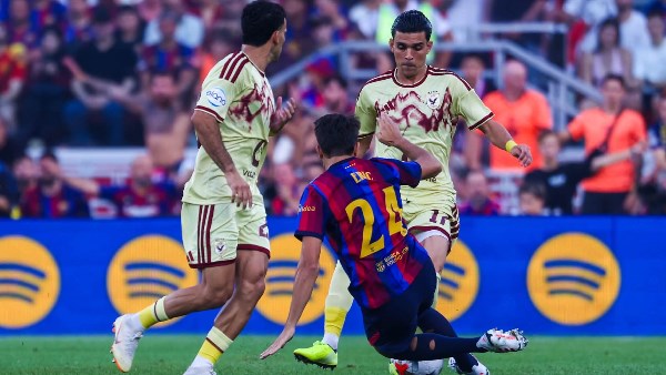 هدف زيزو يشعل المواجهة.. الأهلي يعود أمام برشلونة في كأس خوان جامبر