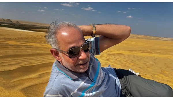 لماذا سخر محمود البزاوي من نفسه بأغنية ؟