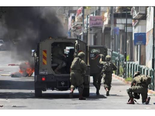 مستوطِنون يقتحمون قرية فلسطينية.. ورصاص الاحتلال يحصد شابين