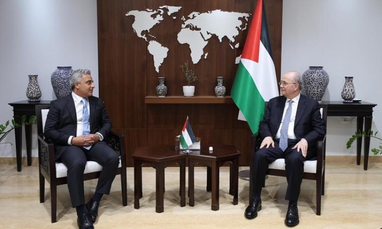 كواليس لقاء رام الله.. ماذا دار بين رئيس الوراء الفلسطيني والسفير المصري الجديد؟