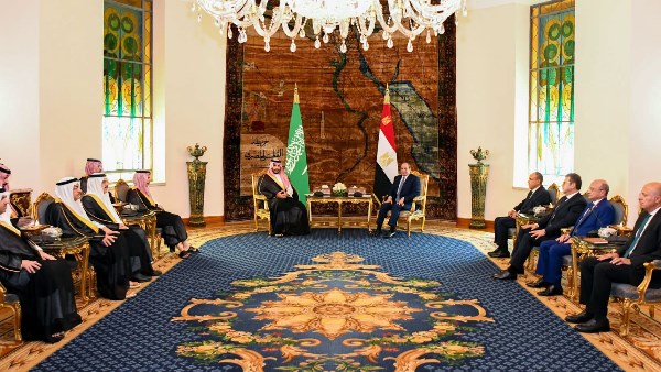 محمد بن سلمان من القاهرة: حريصون على مواصلة التنسيق مع مصر