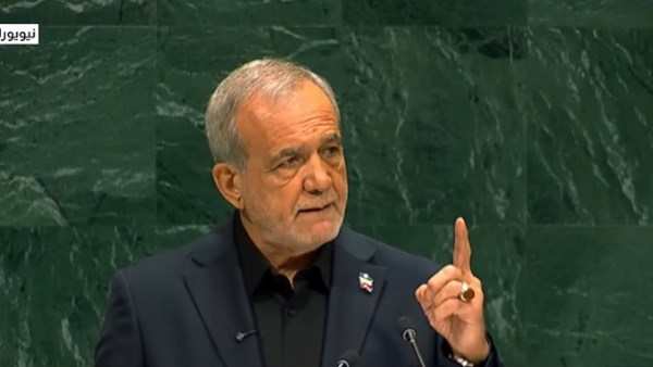 الرئيس الإيراني يحسم موقف طهران من السلاح النووي ويحذر من توسيع الحرب