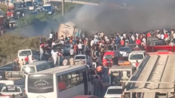 تصادم عدة سيارات على طريق مصر إسكندرية الصحراوي.. وارتباك مروري