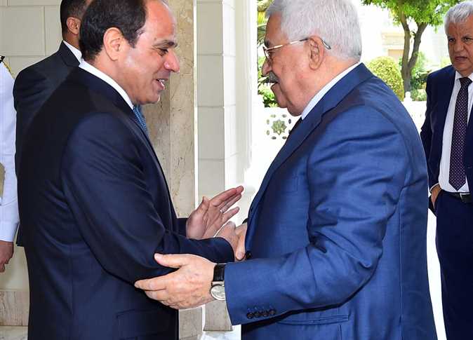 عباس يصل القاهرة.. قمة مصرية فلسطينية لبحث مستجدات القضية وجهود إعمار غزة