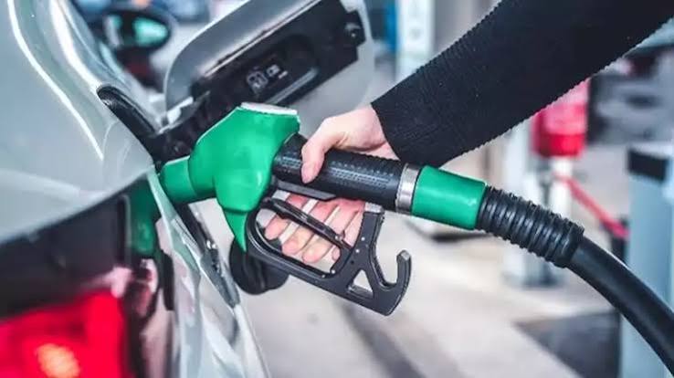الحكومة تكشف حقيقة زيادة أسعار البنزين