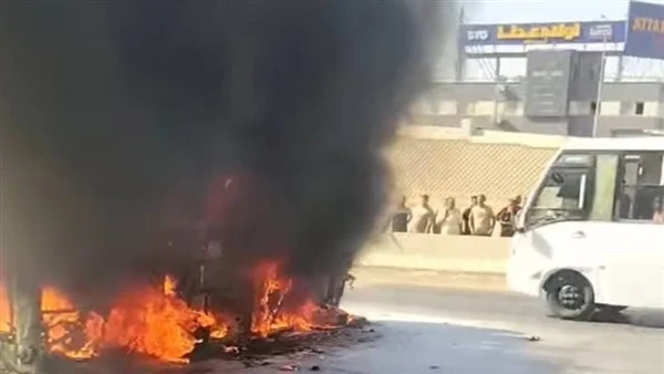انقلاب أتوبيس وتفحمه على طريق الإسماعيلية الصحراوي