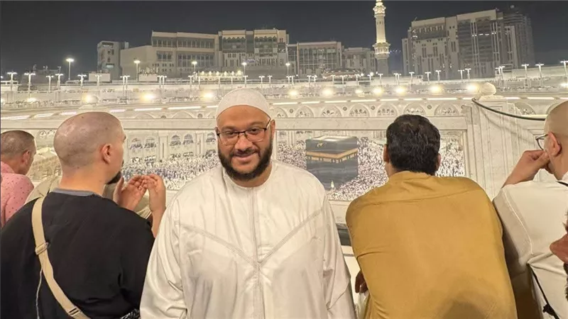 «أولادي الثلاثة في ذمة الله».. طبيب ينعى أبناءه بكلمات مؤثرة