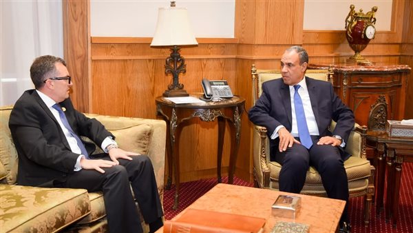 وزيرا الخارجية والتخطيط يبحثان تعزيز التعاون مع مؤسسات التمويل الدولية