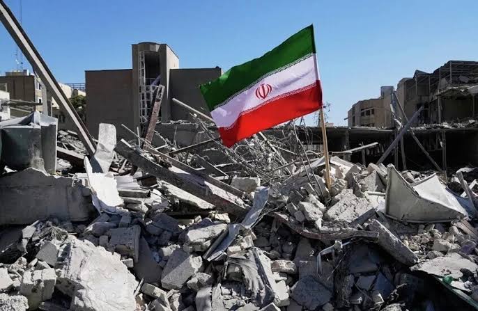 بعد ليلة من النيران.. إيران تكشف رقمًا صادمًا عن ضحايا الضربة الأمريكية