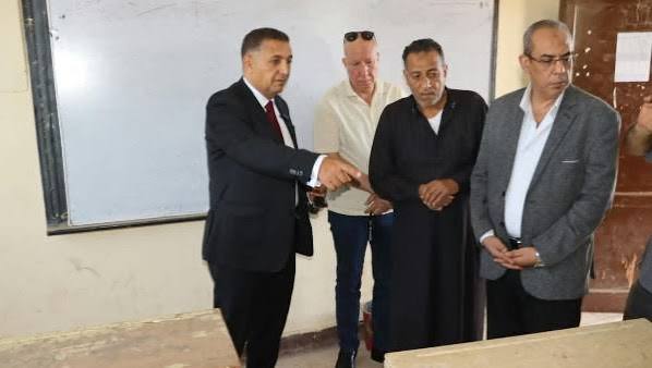 استبعاد مدير ووكيل إدارة كفر شكر التعليمية على خلفية واقعة «الجلابية» بالقليوبية
