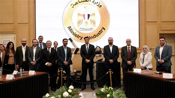 مصر تطلق أول روبوت صناعي محلي الصنع لدعم قطاع التصنيع الذكي