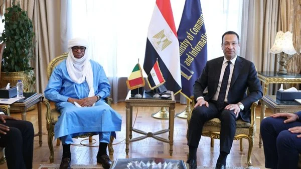 وزير الاتصالات يبحث مع نظيره المالي نقل الخبرات المصرية في التحول الرقمي