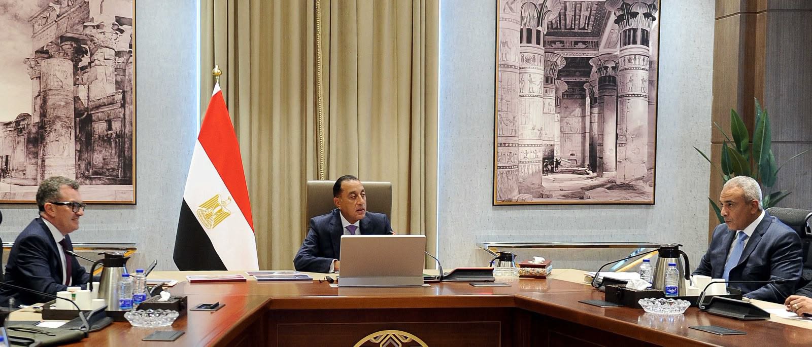 رئيس الوزراء يتابع مع وزير التخطيط تطورات الاقتصاد المصري وتنفيذ الخطة الاستثمارية