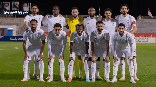 ماذا حدث بين الفتح ونيوم في الشوط الأول؟