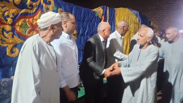 اتكهربوا وماتوا بالمعمل.. كيف دعم محافظ الأقصر أسر ضحايا حادث أرمنت؟