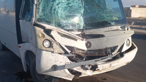 إصابة 24 شخصًا في حادث تصادم ميني باص وسيارة نقل بمطروح