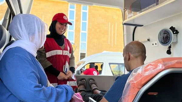 الهلال الأحمر المصري يستقبل الدفعة الـ82 من الجرحى والمرضى الفلسطينيين عبر معبر رفح