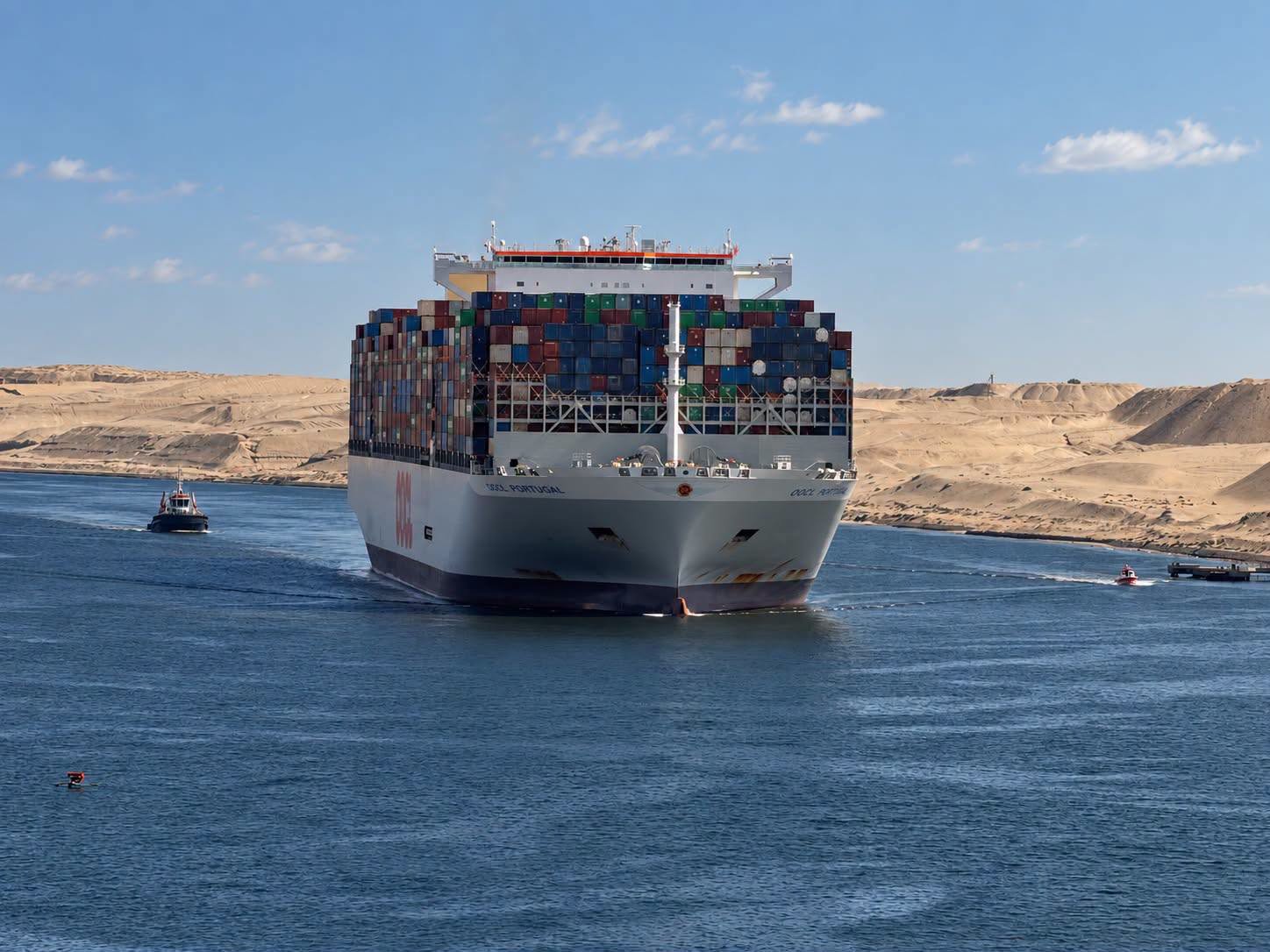 سفينة الحاويات العملاقة OOCL PORTUGAL تعبر قناة السويس لأول مرة