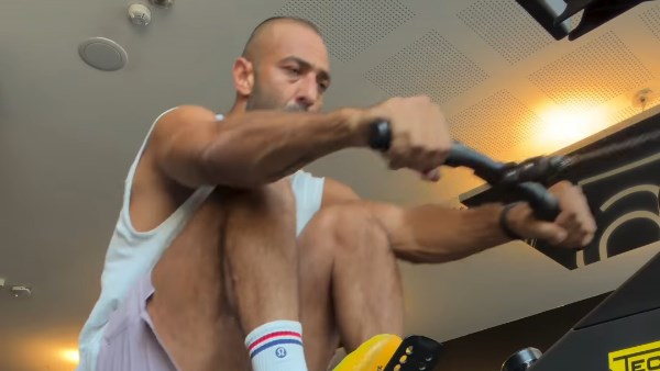 بتمارين شاقة.. ميدو يشارك متابعيه أحدث ظهور من الجيم