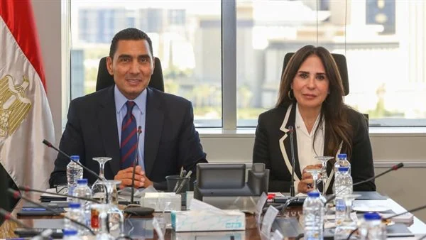 وزير الشباب ووزيرة الإسكان يبحثان تطوير مراكز الشباب بالمدن الجديدة