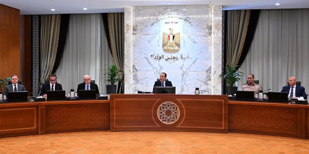 10 قرارات على طاولة الحكومة.. من الاستثمار والتموين إلى الأجور واللقاحات