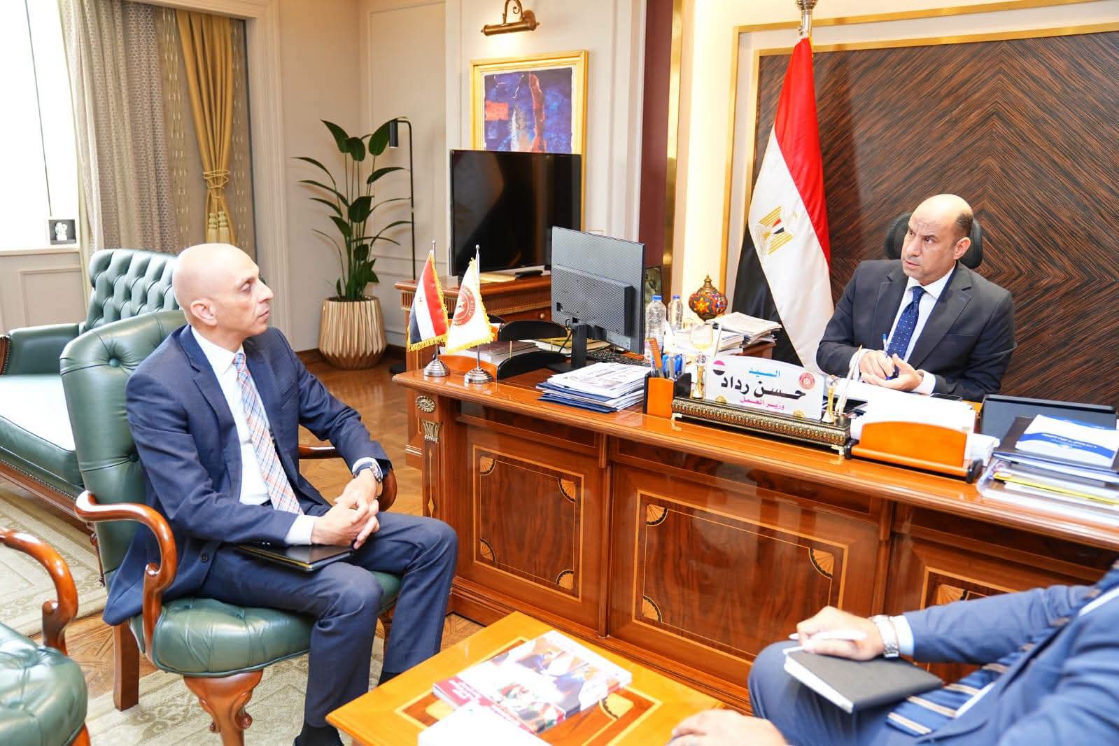 ملفات مهمة تخص المصريين في لبنان.. تفاصيل لقاء وزير العمل والسفير الجديد