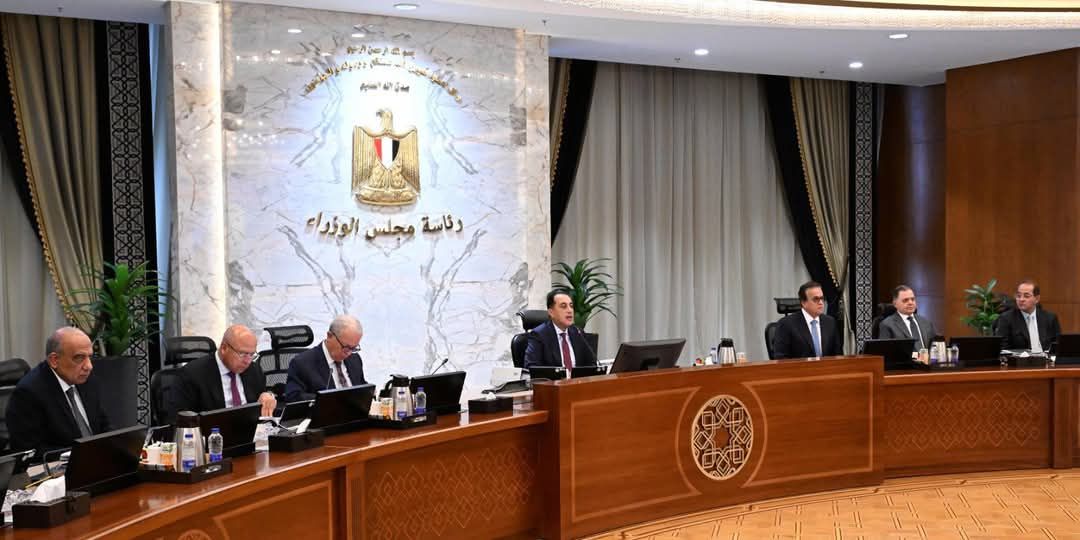 مدبولي يوجه الوزراء بزيادة المخزون الاستراتيجي من السلع والمنتجات البترولية