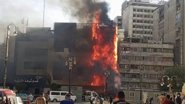 السيطرة على حريق داخل مخزن بمحيط قسم شرطة الأزبكية