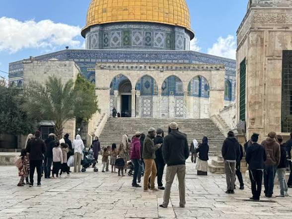 وزراء إسرائيليون يقتحمون ساحات المسجد الأقصى فى حراسة الشرطة
