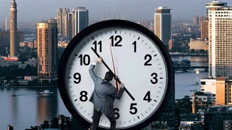 قبل تغيير الساعة.. موعد انتهاء التوقيت الصيفي وخطوات ضبط الهواتف