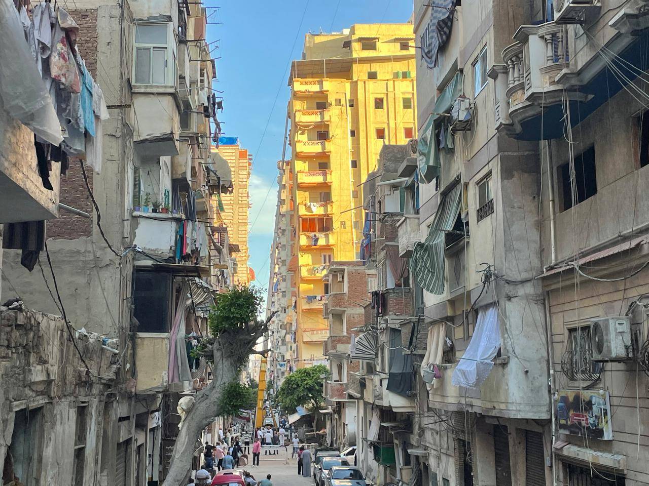 قطع المرافق عن الشارع.. محافظ الإسكندرية وقرار عاجل بشأن العقار المائل